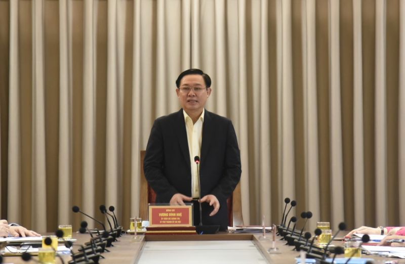 Đồng ch&iacute; Vương Đ&igrave;nh Huệ - B&iacute; thư Th&agrave;nh uỷ H&agrave; Nội ph&aacute;t biểu kết luận buổi l&agrave;m việc