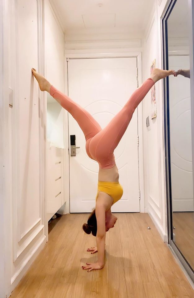Nữ diễn vi&ecirc;n khiến nhiều người tr&ograve;n mắt v&igrave; động t&aacute;c yoga đẹp mắt