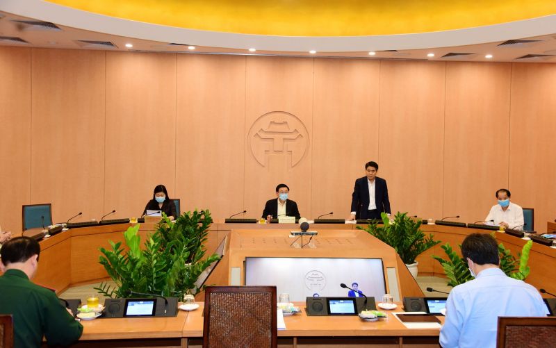 Chủ tịch UBND TP Nguyễn Đức Chung ph&aacute;t biểu tại phi&ecirc;n họp