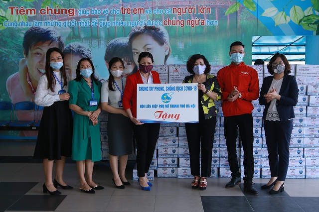 Đồng chí Lê Thị Thiên Hương, Phó Chủ tịch Hội LHPN Hà  Nội và đoàn công tác Hội LHPN Hà Nội thăm, tặng quà động viên các cán bộ y bác sĩ Trung tâm Kiểm soát dịch bệnh Thành phố Hà  Nội Đồng chí Lê Thị Thiên Hương, Phó Chủ tịch Hội LHPN Hà  Nội và đoàn công tác Hội LHPN Hà Nội thăm, tặng quà động viên các cán bộ y bác sĩ Trung tâm Kiểm soát dịch bệnh Thành phố Hà  Nội