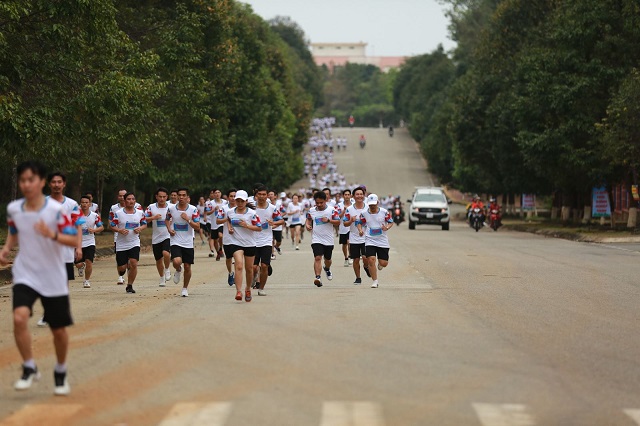 Giải chạy thu hút hơn 600 VĐV tham gia.