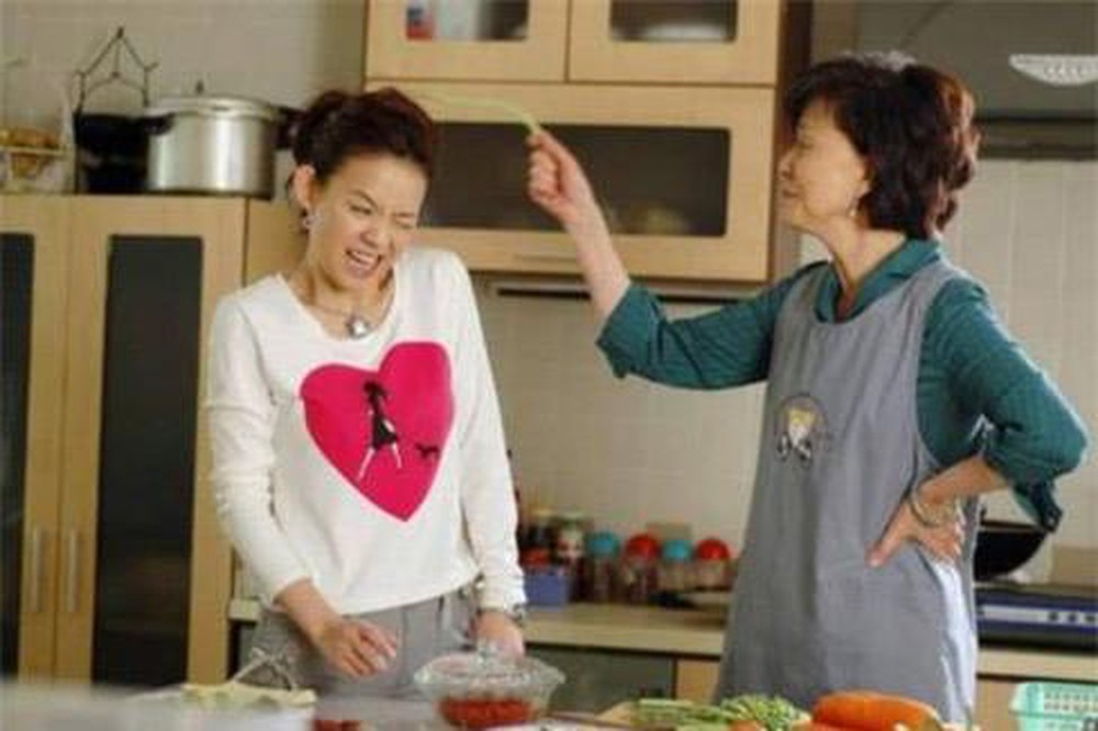 Tôi luôn bị mẹ chồng chì chiết vì không hoàn hảo như con dâu cũ Tôi luôn bị mẹ chồng chì chiết vì không hoàn hảo như con dâu cũ