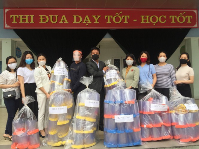 Những tấm chắn giọt bắn được mang đi tặng trường Tiểu học Bồ Đề Những tấm chắn giọt bắn được mang đi tặng trường Tiểu học Bồ Đề