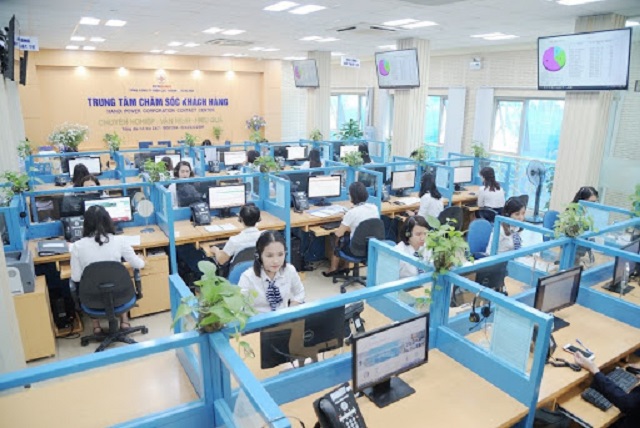 Tổng đài chăm sóc khách hàng của EVN tại các TCT điện lực sẵn sàng giải đáp các thắc mắc của người dân kể cả trong thời gian giãn cách xã hội.