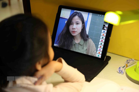 Học sinh học trực tuyến trong thời gian nghỉ học phòng tránh dịch Covid-19 Học sinh học trực tuyến trong thời gian nghỉ học phòng tránh dịch Covid-19