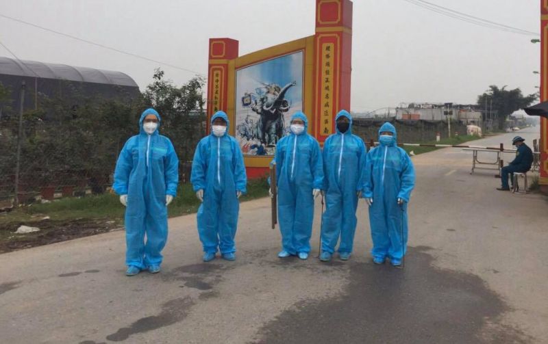 Tạm bỏ sang một bên những lo toan vì việc nhà nông bị thiệt hại do dịch bệnh, cán bộ, hội viên thôn Hạ Lôi sẵn sàng tham gia hỗ trợ công tác phòng chống dịch ở địa phương