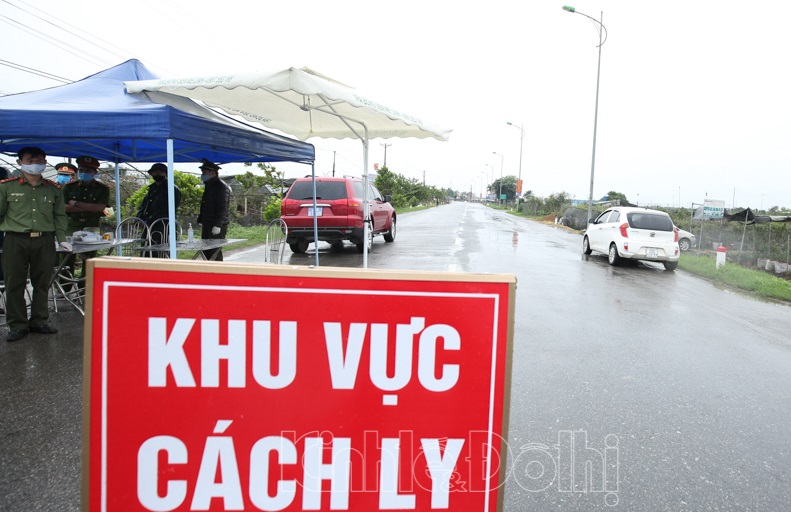 Chốt kiểm tra y tế tại x&atilde; M&ecirc; Linh. Ảnh: Ngọc T&uacute;