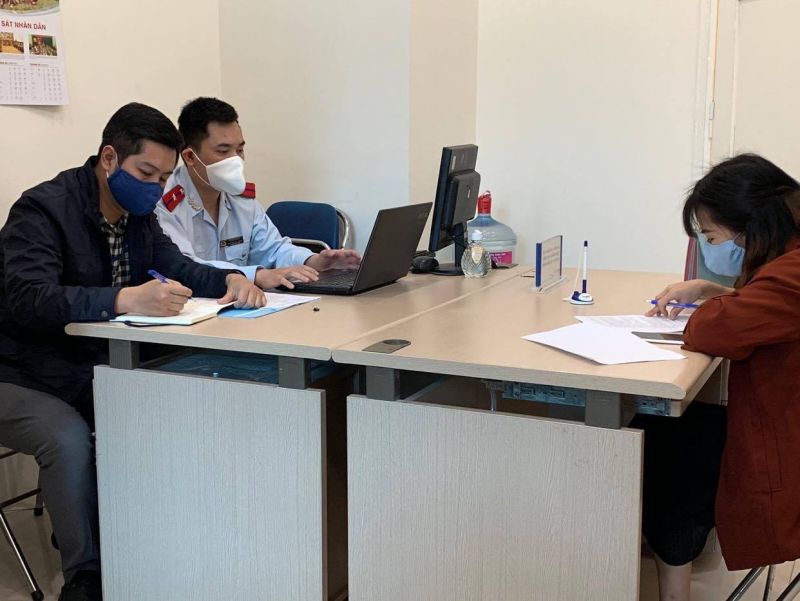 Thanh tra Sở Thông tin và Truyền thông Hà Nội làm việc với chủ tài khoản mạng xã hội đăng tin sai sự thật Thanh tra Sở Thông tin và Truyền thông Hà Nội làm việc với chủ tài khoản mạng xã hội đăng tin sai sự thật