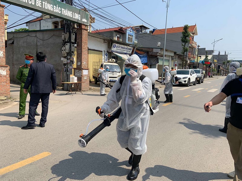 Cùng với việc phun khử khuẩn, Hội LHPN Đông Anh tiếp tục chỉ đạo các cơ sở Hội trong thời gian tới tiếp tục công tác tuyên truyền người dân không lơ là, chủ quan trong phòng dịch