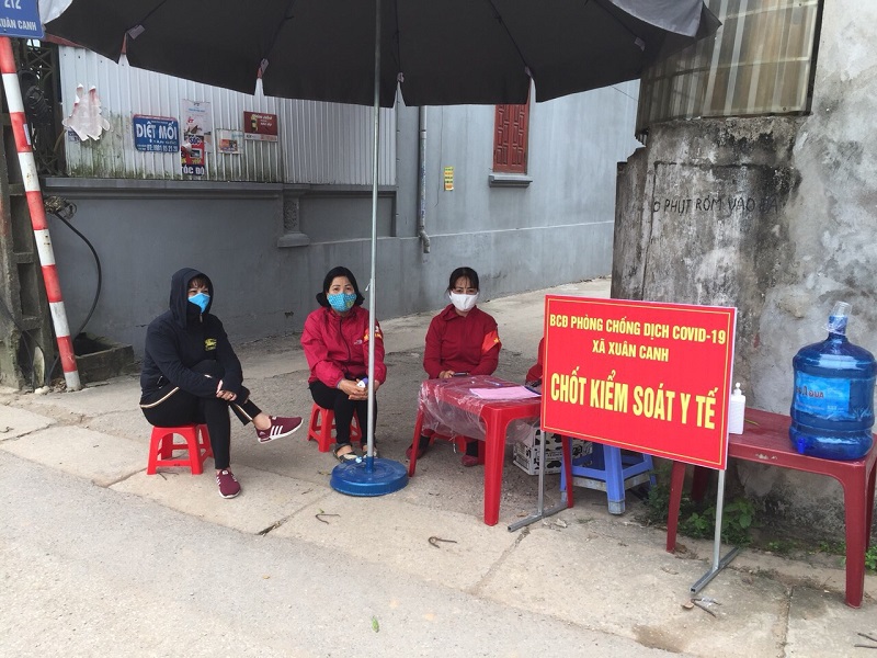 Cán bộ Hội viên phụ nữ còn tích cực tham gia các chốt phòng dịch tại địa phương