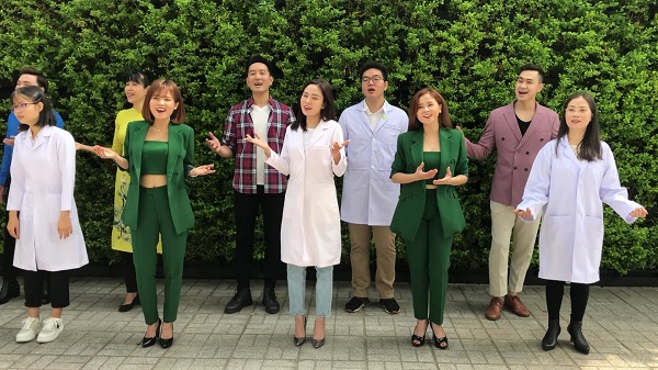 Nguyễn Phi Hùng hát Bao la những trái tim hồng