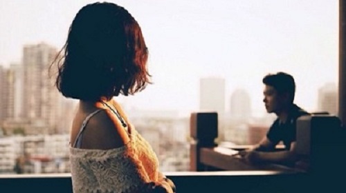 Vợ bỏ đi, chồng chung sống với người khác có vi phạm pháp luật? - ảnh 1