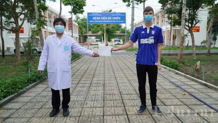 BN 235 được c&ocirc;ng bố khỏi bệnh tại BV D&atilde; chiến Củ Chi.