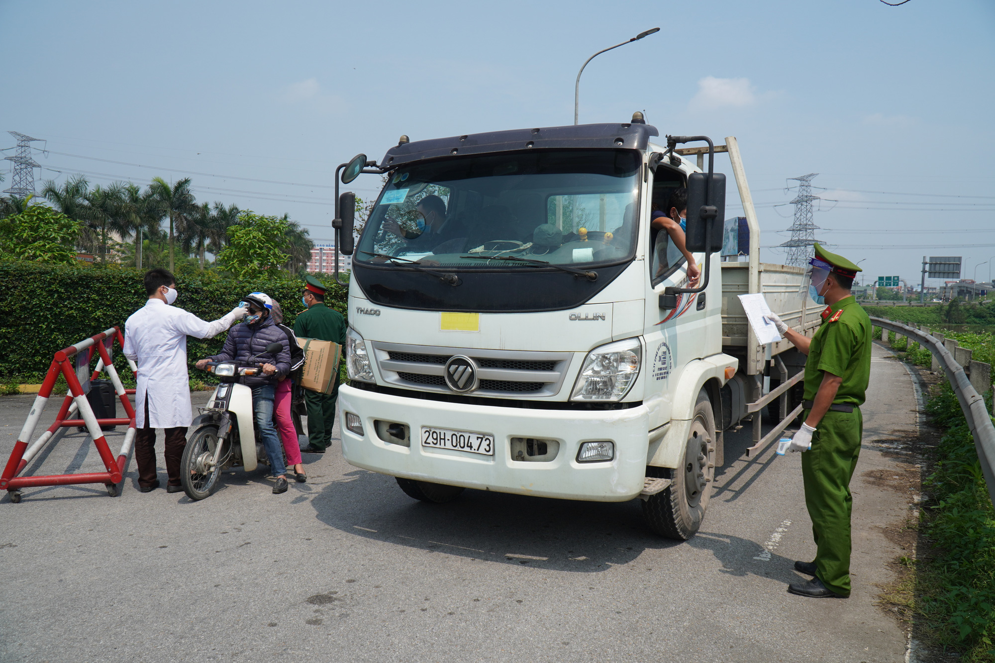 Một trong những chốt cửa ng&otilde; quan trọng, lưu lượng người, phương tiện đi lại nhiều v&agrave;o địa b&agrave;n thị x&atilde; Từ Sơn v&agrave; KCN VSIP Bắc Ninh.