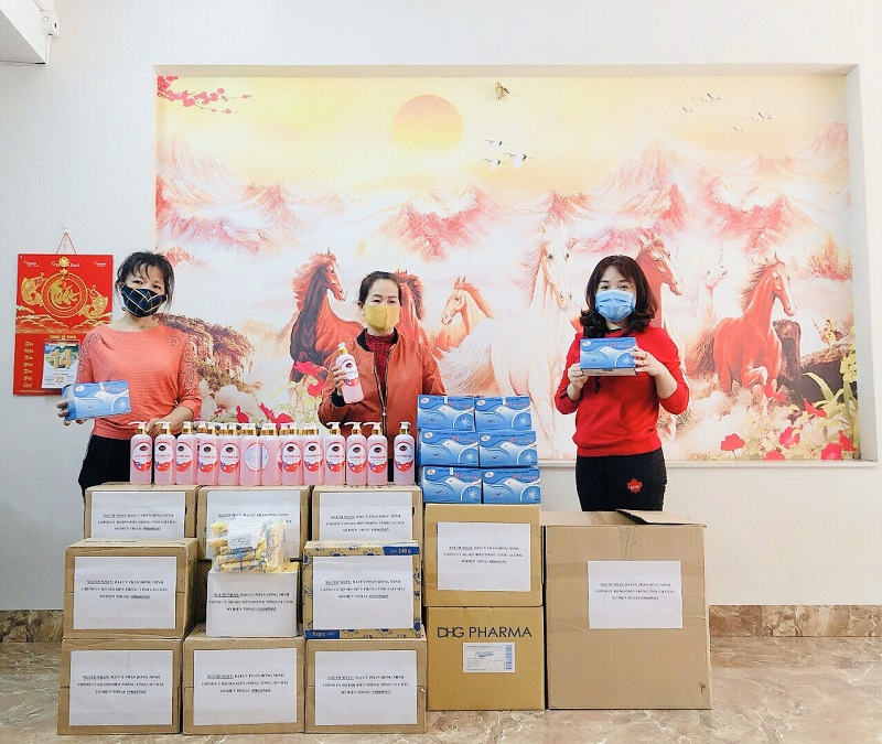 Hội LHPN xã Tân Triều phối hợp nhóm thiện nguyện 