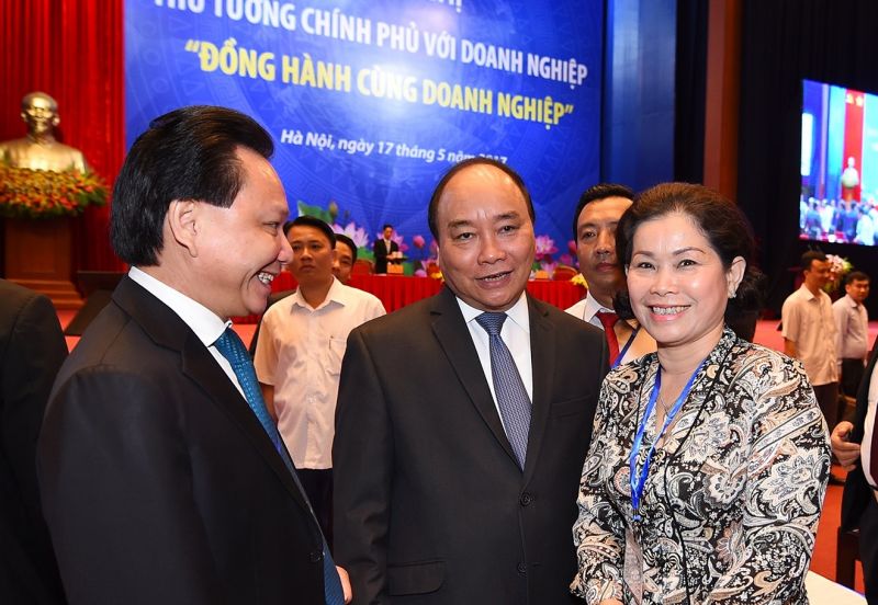 Thủ tướng gặp gỡ cộng đồng doanh nghiệp th&aacute;ng 5/2017.