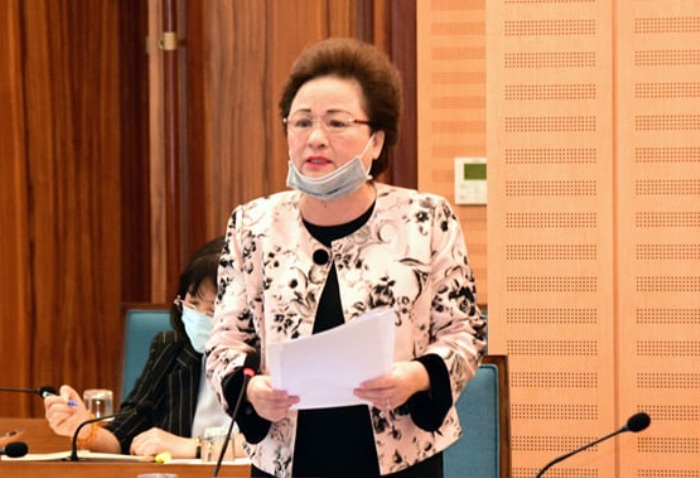 Bà Nga đóng góp ý kiến tại hội nghị 