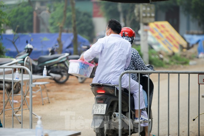 Chỉ người có nhiệm vụ như nhân viên y tế, khử khuẩn được đi lại Chỉ người có nhiệm vụ như nhân viên y tế, khử khuẩn được đi lại