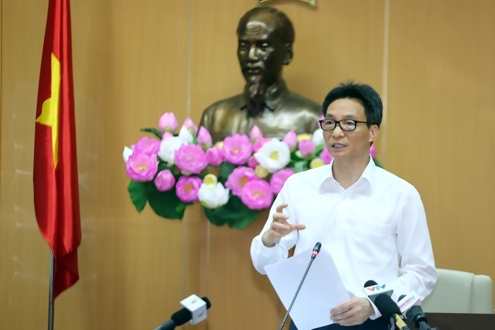 Phó Thủ tướng Vũ Đức Đam phát biểu tại cuộc họp.