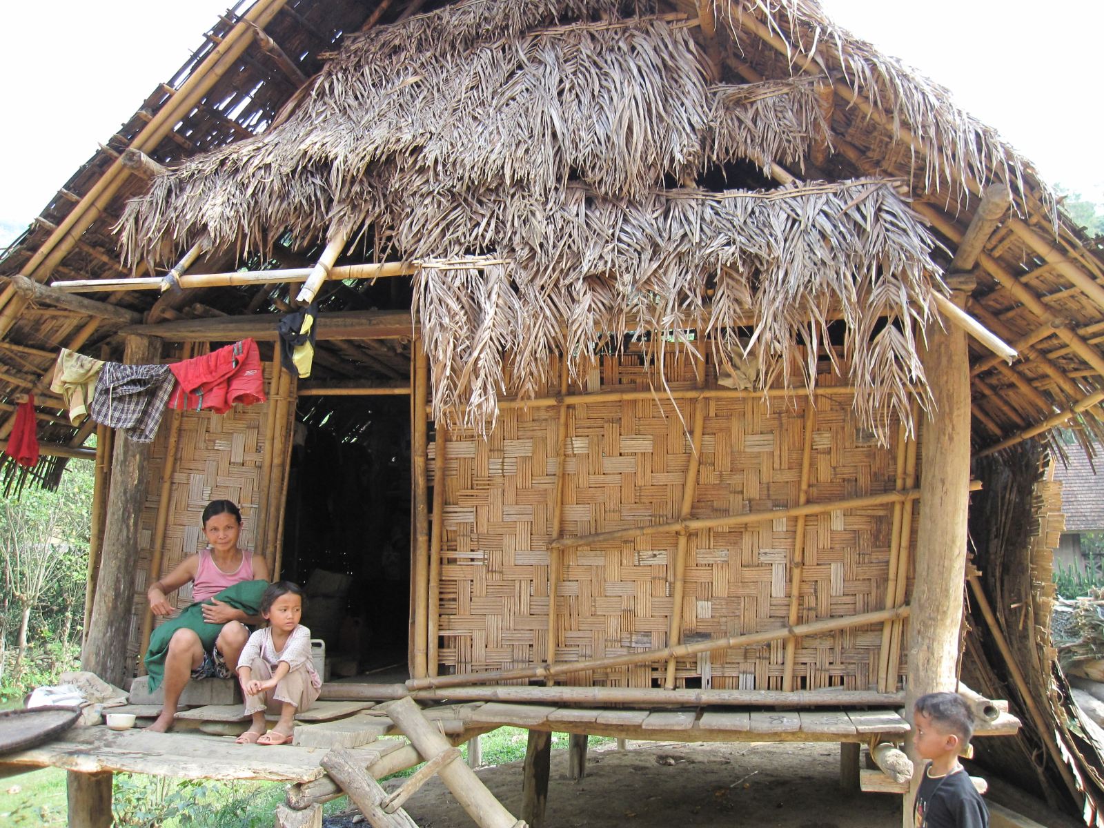 C&aacute;c hộ ngh&egrave;o nằm trong danh s&aacute;ch đối tượng được thu hưởng hỗ trợ