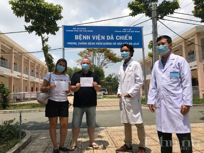 2 BN điều trị tại BV Dã Chiến được công bố khỏi bệnh.