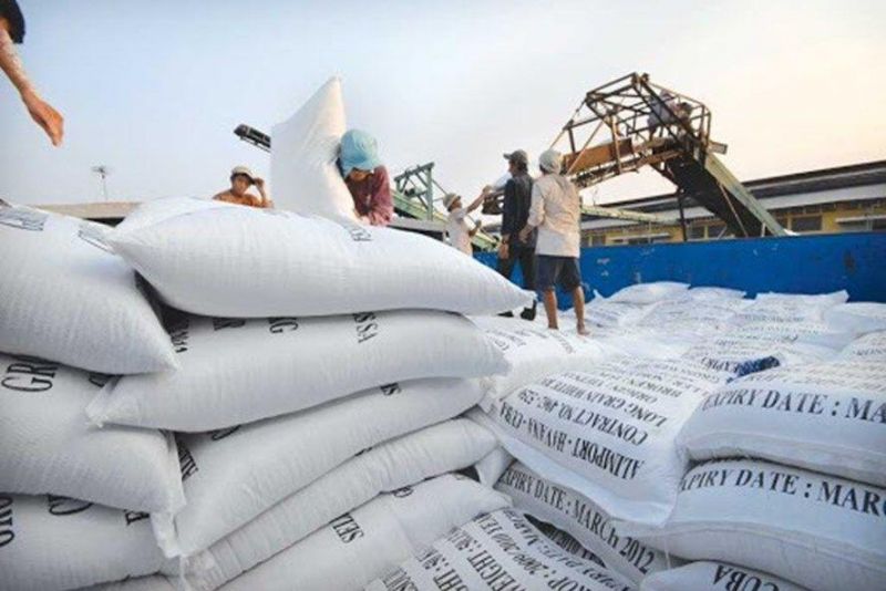 Bộ trưởng Tài chính Đinh Tiến Dũng ngày 20/4 đã có công văn gửi Bộ trưởng Công an Tô Lâm đề nghị Bộ Công an điều tra vụ xuất khẩu gạo. Ảnh minh họa Bộ trưởng Tài chính Đinh Tiến Dũng ngày 20/4 đã có công văn gửi Bộ trưởng Công an Tô Lâm đề nghị Bộ Công an điều tra vụ xuất khẩu gạo. Ảnh minh họa