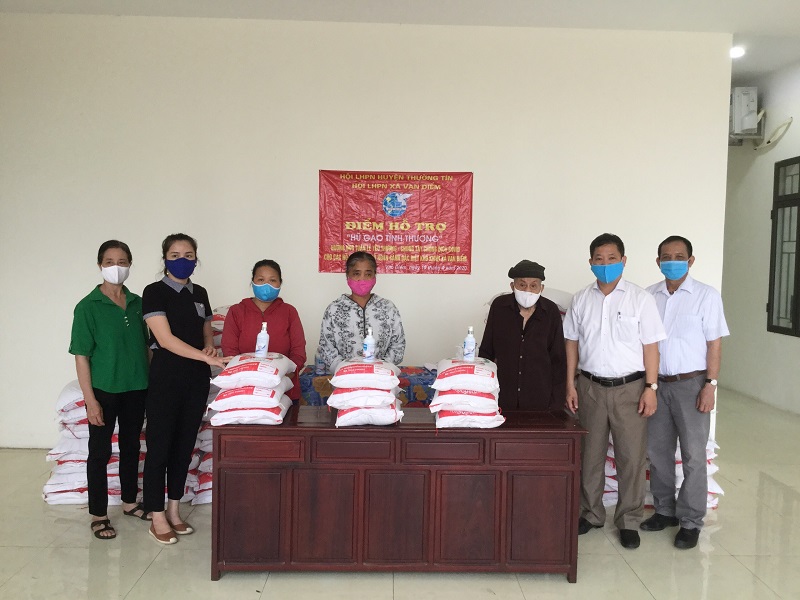 Hội Phụ nữ xã Vạn Điểm tổ chức hỗ trợ  