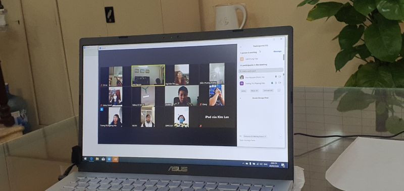 Các đại biểu báo cáo công tác qua mạng