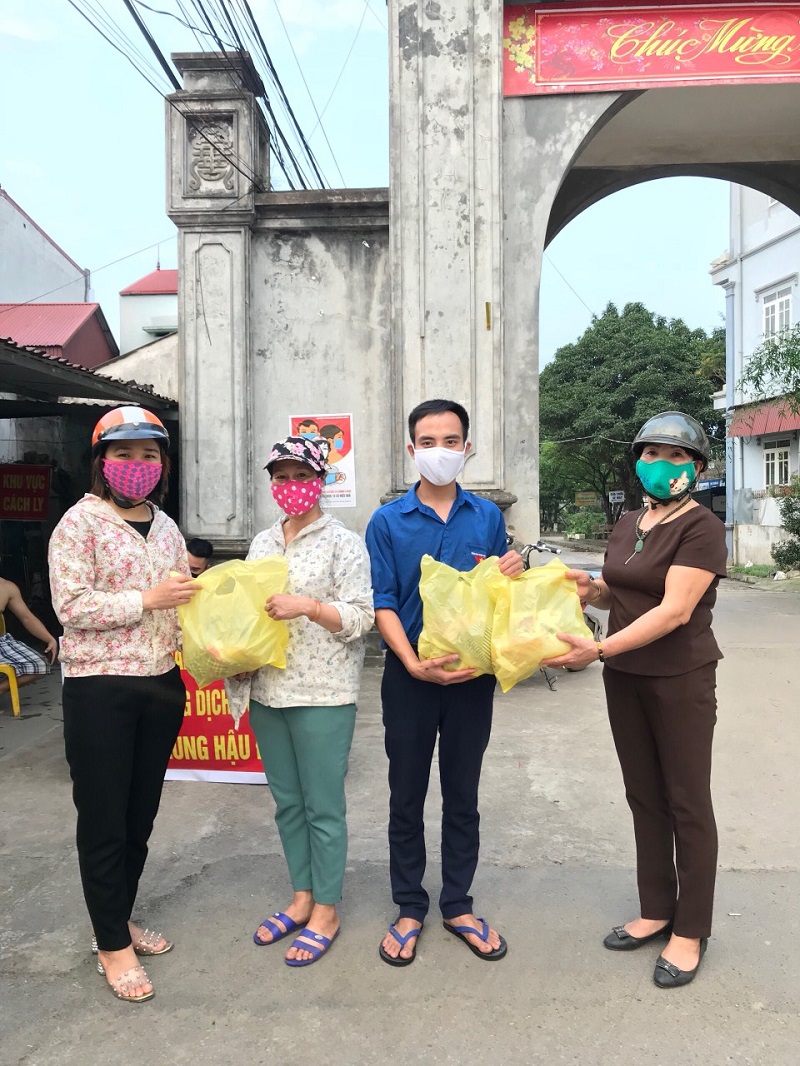 Các cấp Hội Phụ nữ  tiếp tục ủng hộ nhu yếu cho người dân Hạ Lôi