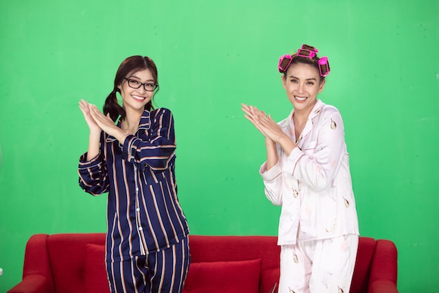 Hai nàng Á hậu cùng nhảy điệu 