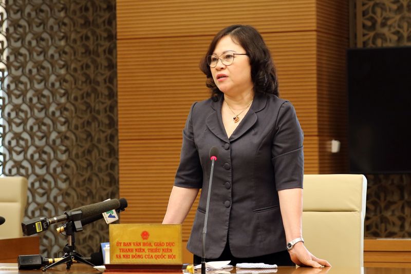 Phó Chủ nhiệm Uỷ ban Văn hoá, Giáo dục, Thanh niên, Thiếu niên và Nhi đồng của Quốc hội Ngô Thị Minh phát biểu tại cuộc họp. Ảnh: VGP/Đình Nam