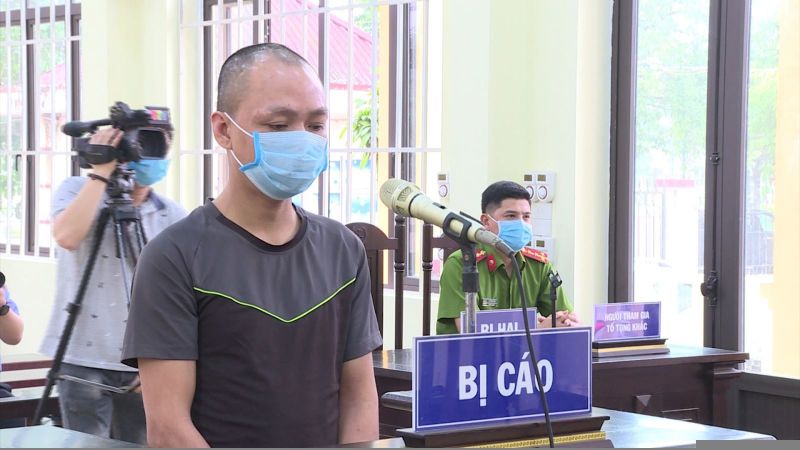 Bị  c&aacute;o Hưng tại t&ograve;a
