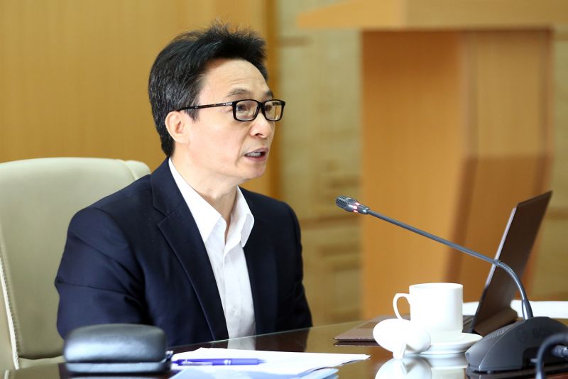 Phó Thủ tướng Vũ Đức Đam tại cuộc họp Ban Chỉ đạo quốc gia phòng chống dịch bệnh viêm đường hô hấp cấp do chủng mới của virus Corona (COVID-19), sáng 27/4. Ảnh: VGP/Đình Nam