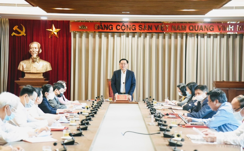 Quang cảnh hội nghị buổi làm việc của Bí thư Thành uỷ Vương Đình Huệ với Ban Dân vận Thành uỷ sáng 28/4.