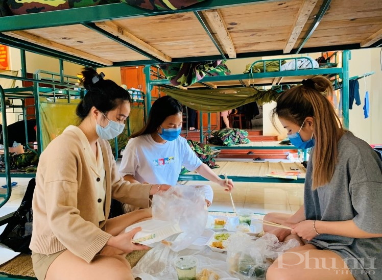 Không ai trong số những người cách ly tại Trung đoàn 58 nỡ bỏ dở suất ăn của mình, bởi họ biết mỗi hộp cơm không chỉ là công sức, mà còn chứa đựng cả tình cảm của các chiến sĩ nơi dây.