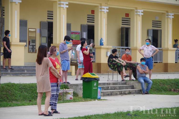 Dù đến từ nhiều địa phương khác nhau, nhưng trong khu cách ly, ai nấy đều thân thiết, gần gũi như người thân trong gia đình.