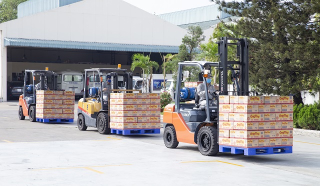 Lô sản phẩm sữa đặc đầu tiên của Vinamilk chuẩn bị xuất đi Trung Quốc, chỉ sau 2 tháng kể từ ngày được cấp mã số chính thức.