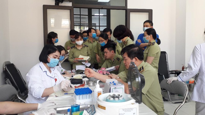 Cán bộ, công chức, viên chức Tổng cục QLTT tham gia đăng ký hiến máu Cán bộ, công chức, viên chức Tổng cục QLTT tham gia đăng ký hiến máu