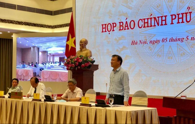 Thứ trưởng Bộ Công Thương Đỗ Thắng Hải trả lời báo chí về giá thịt lợn tăng cao tại buổi họp báo Chính phủ thường kỳ chiều 5/5. Thứ trưởng Bộ Công Thương Đỗ Thắng Hải trả lời báo chí về giá thịt lợn tăng cao tại buổi họp báo Chính phủ thường kỳ chiều 5/5.