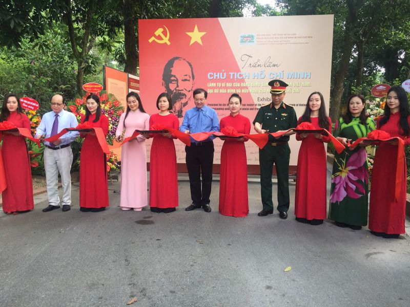 Khai mạc triển l&atilde;m 