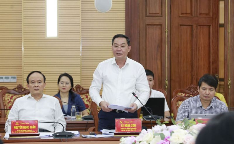 Phó Chủ tịch UBND thành phố Hà Nội Lê Hồng Sơn phát biểu tại buổi làm việc. Ảnh: Viết Thành Phó Chủ tịch UBND thành phố Hà Nội Lê Hồng Sơn phát biểu tại buổi làm việc. Ảnh: Viết Thành