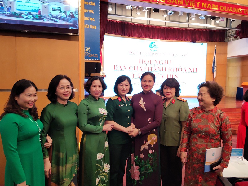 Đồng chí Hà Thị Nga chia sẻ sẽ cùng tập thể Ban Chấp hành Trung ương Hội phát huy tinh thần đoàn kết, thống nhất, năng động, sáng tạo vượt qua mọi khó khăn, thách thức, tranh thủ thời cơ để tiếp tục lãnh đạo thực hiện tốt các nhiệm vụ của tổ chức Hội