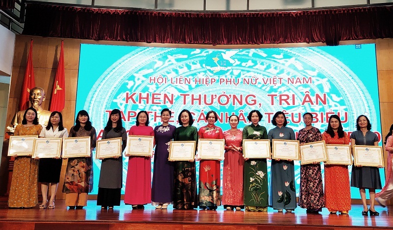 Hội LHPN H&agrave; Nội l&agrave; một trong 86 tập thể c&oacute; th&agrave;nh t&iacute;ch xuất sắc trong c&ocirc;ng t&aacute;c ph&ograve;ng chống Covid-19