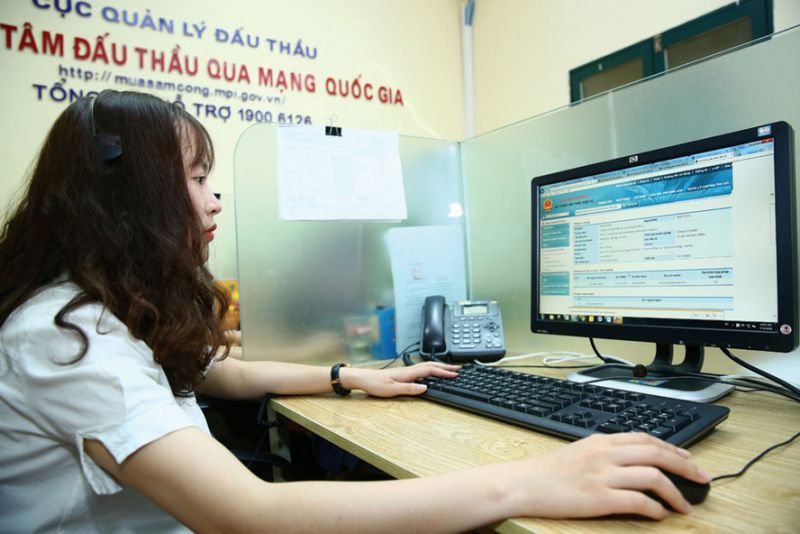 Đấu thầu qua mạng góp phần tạo môi trường cạnh tranh công bằng, minh bạch cho nhà quản lý, bên mời thầu cũng như nhà thầu. Ảnh: Chí Thanh Đấu thầu qua mạng góp phần tạo môi trường cạnh tranh công bằng, minh bạch cho nhà quản lý, bên mời thầu cũng như nhà thầu. Ảnh: Chí Thanh