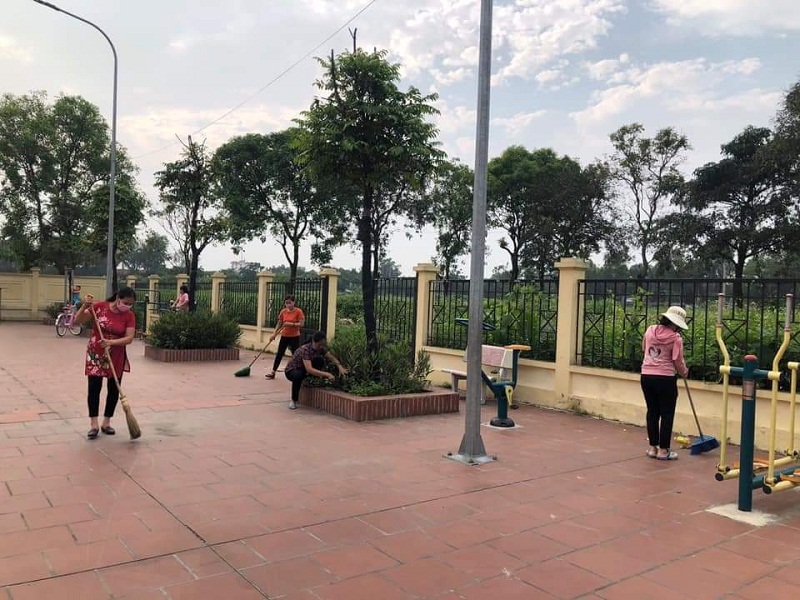 Cán bộ hội viên phụ nữ tham gia tổng vệ sinh ở những Điểm sinh hoạt tại cộng đồng Cán bộ hội viên phụ nữ tham gia tổng vệ sinh ở những Điểm sinh hoạt tại cộng đồng