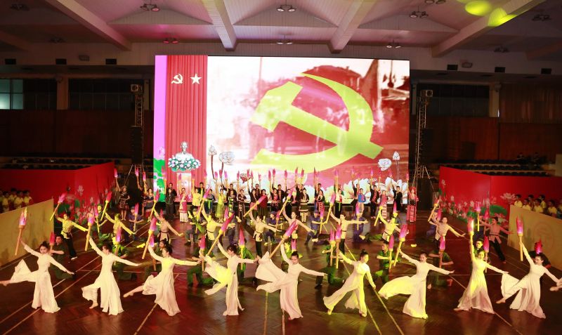 Sơ duyệt Chương trình nghệ thuật đặc biệt “Người là niềm tin tất thắng”. Ảnh: VGP Sơ duyệt Chương trình nghệ thuật đặc biệt “Người là niềm tin tất thắng”. Ảnh: VGP