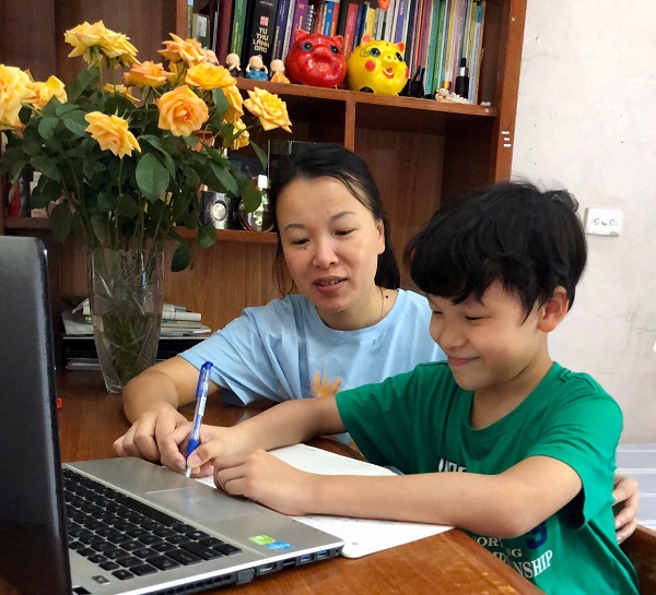 Dù ở thực tế hay trên mạng, chỉ cần được đồng hành và chia sẻ, trẻ sẽ tạo cho mình một cách sống tích cực Dù ở thực tế hay trên mạng, chỉ cần được đồng hành và chia sẻ, trẻ sẽ tạo cho mình một cách sống tích cực