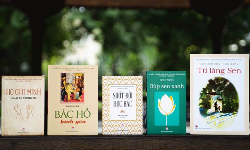 NXB Kim Đồng cũng vừa tái bản một loạt ấn phẩm về Bác Hồ.