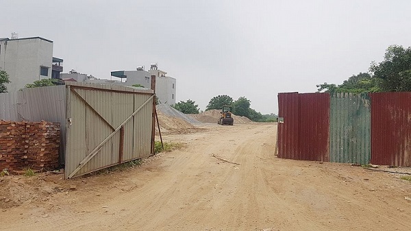 Nguyên vật liệu xây dựng ngang nhiên tập kết trên đất dự án tại địa bàn phường Hà Cầu, quận Hà Đông Nguyên vật liệu xây dựng ngang nhiên tập kết trên đất dự án tại địa bàn phường Hà Cầu, quận Hà Đông