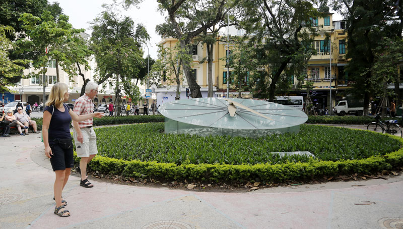 Dự kiến Cột mốc số 0 đặt tại chiếc đồng hồ hoa bên hồ Hoàn Kiếm. (Ảnh: Hải Linh)